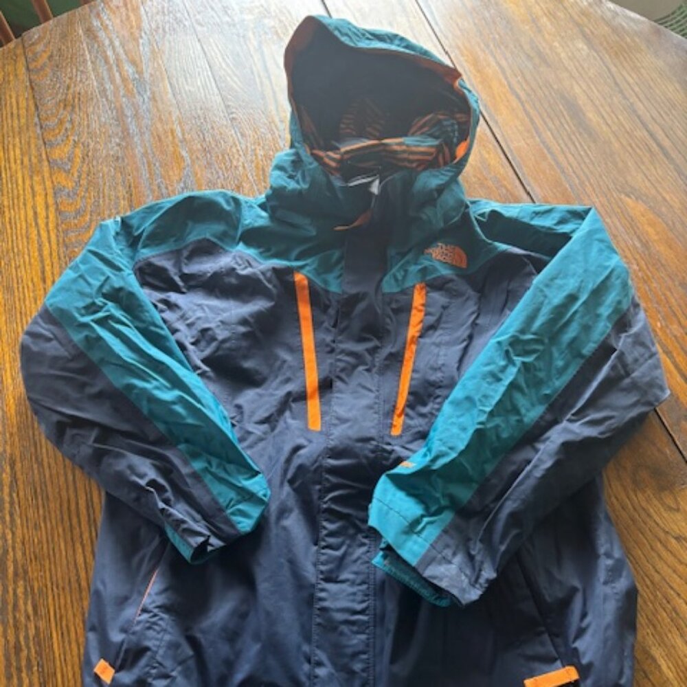 Boys North Face WinterJacket / Fall size M 10-12